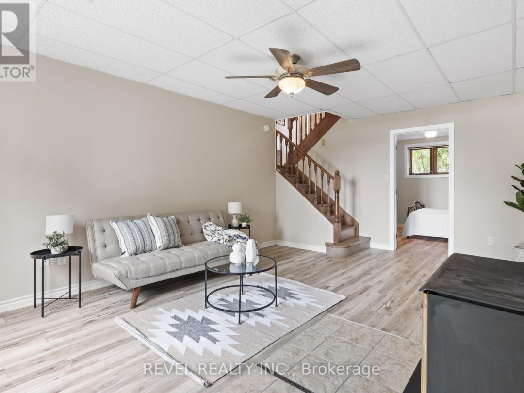 126 PINEWOOD BOULEVARD, Canal Lake