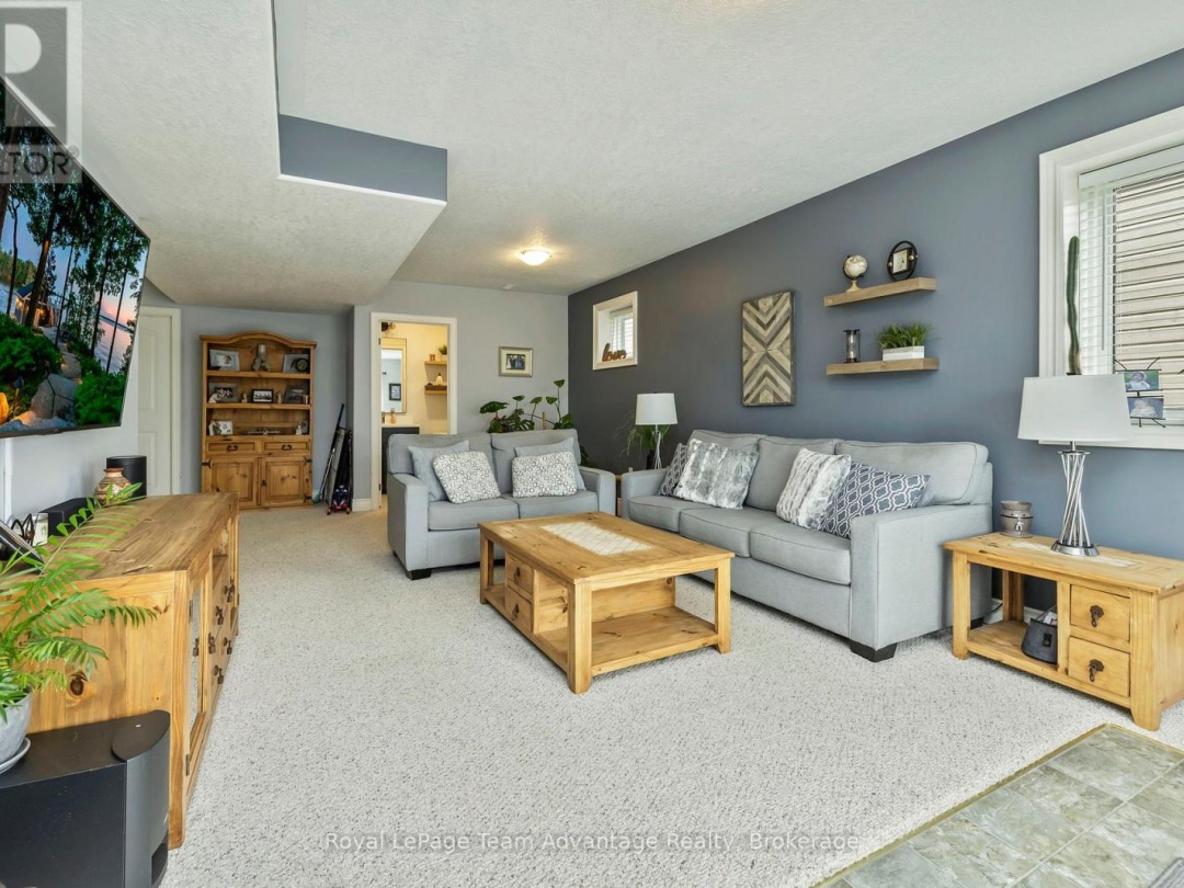 8 AVERY COURT, Parry Sound
