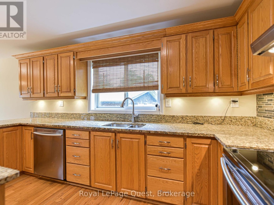 27 HEYDEN AVENUE, Lake Simcoe