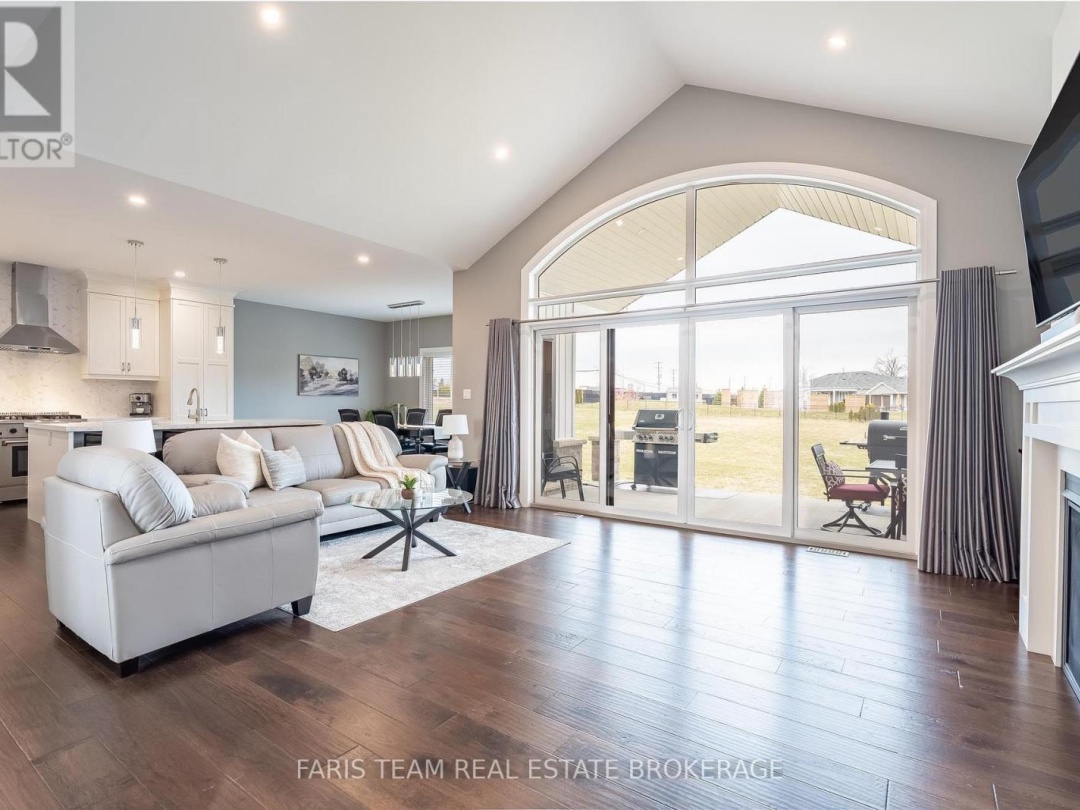 5 BREANNA BOULEVARD, 