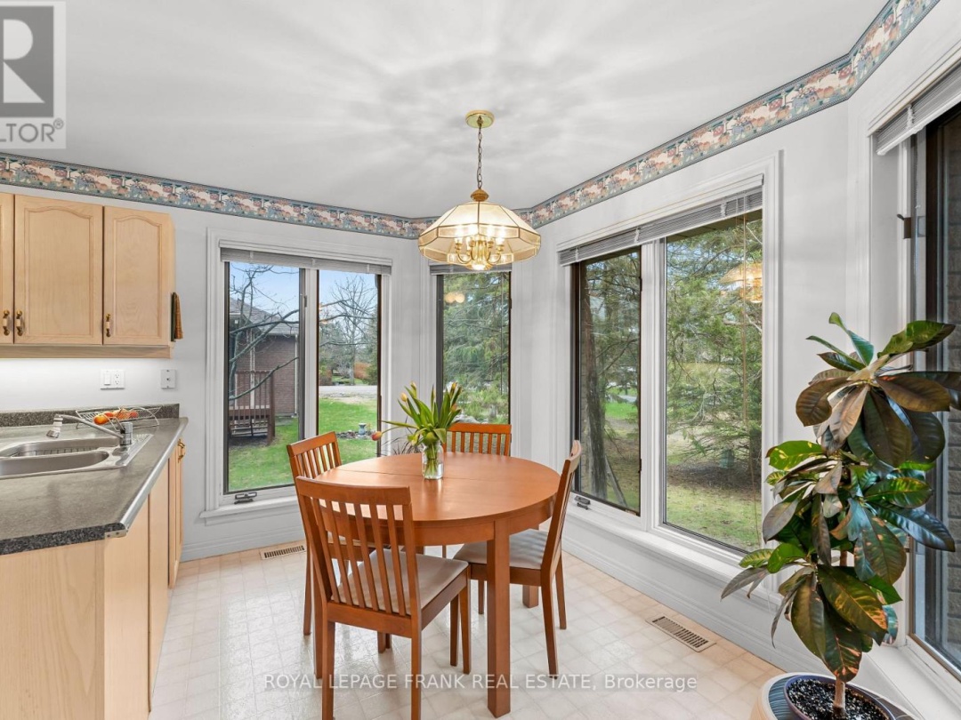 37 ISLAND BAY DRIVE, Kawartha Lakes (Bobcaygeon)