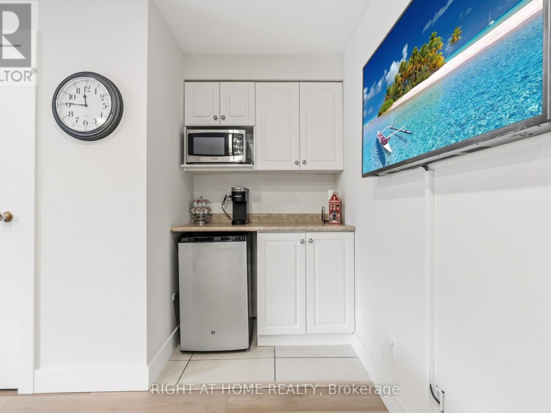 32 MATCHEDASH STREET N, 