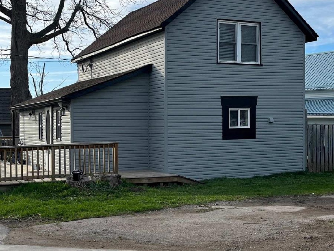 42 PAVILLION ROAD, Sturgeon Lake