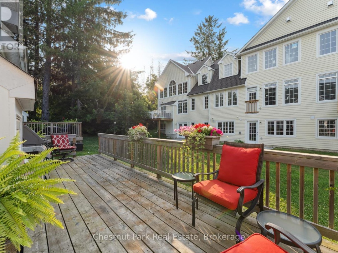 9 STORMONT COURT, Muskoka River