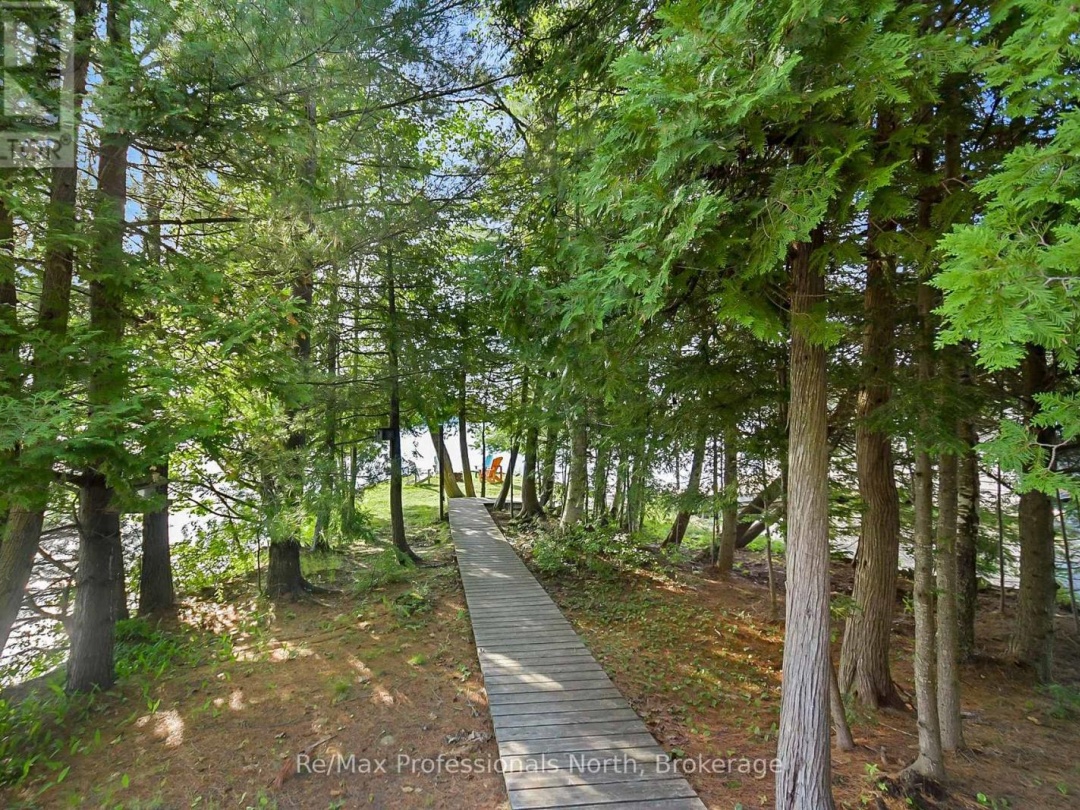 3-4 MB HENRY ISLAND, 
