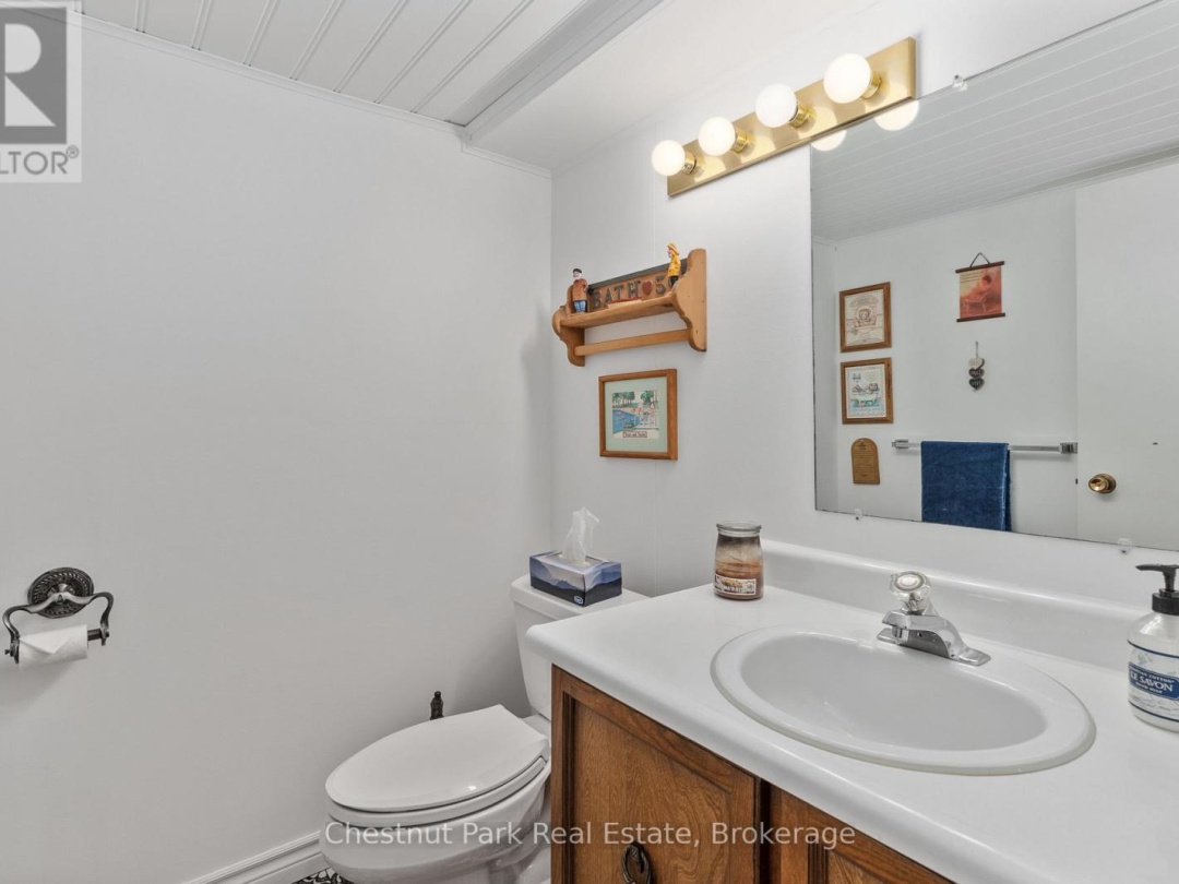 652 NORTH WASEOSA LAKE ROAD, 