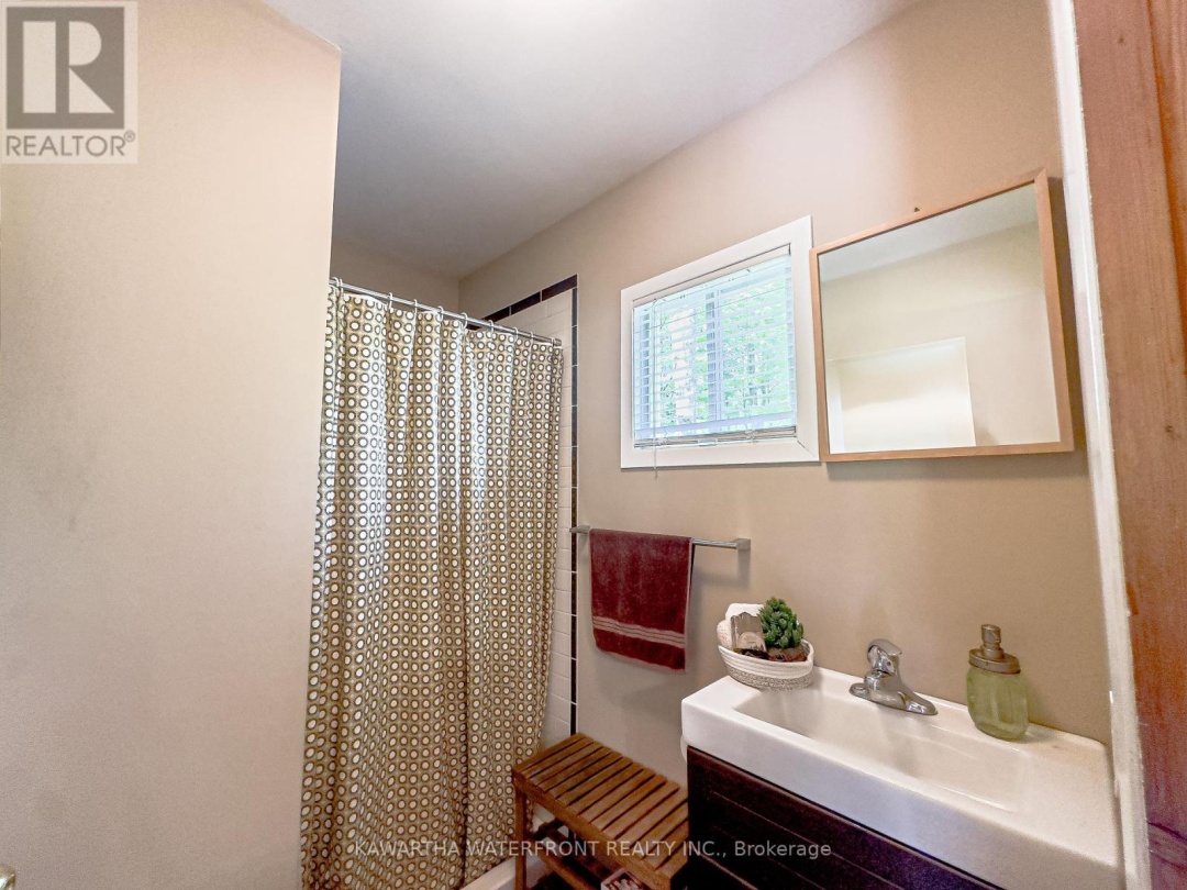 1120 ENGLISH CIRCLE, 
