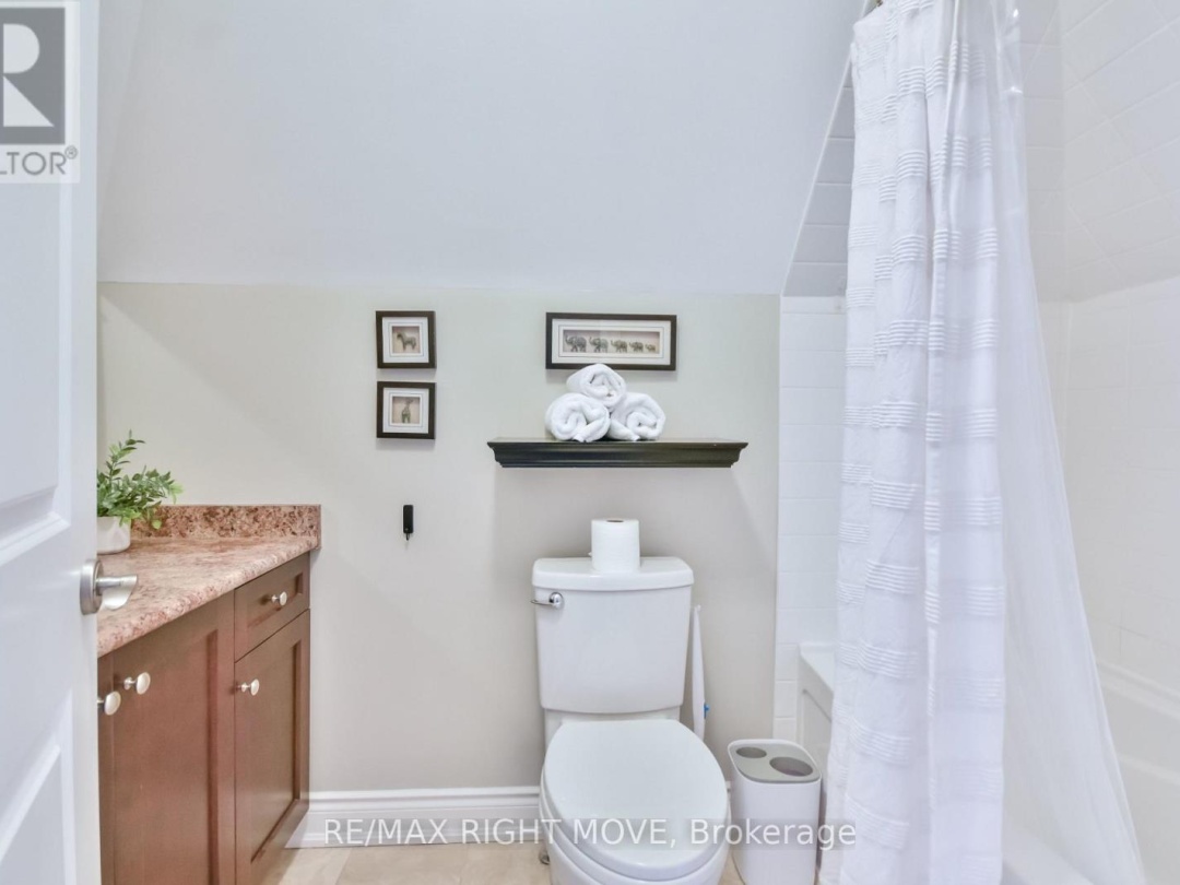 28 - 10 INVERMARA COURT, Lake Simcoe