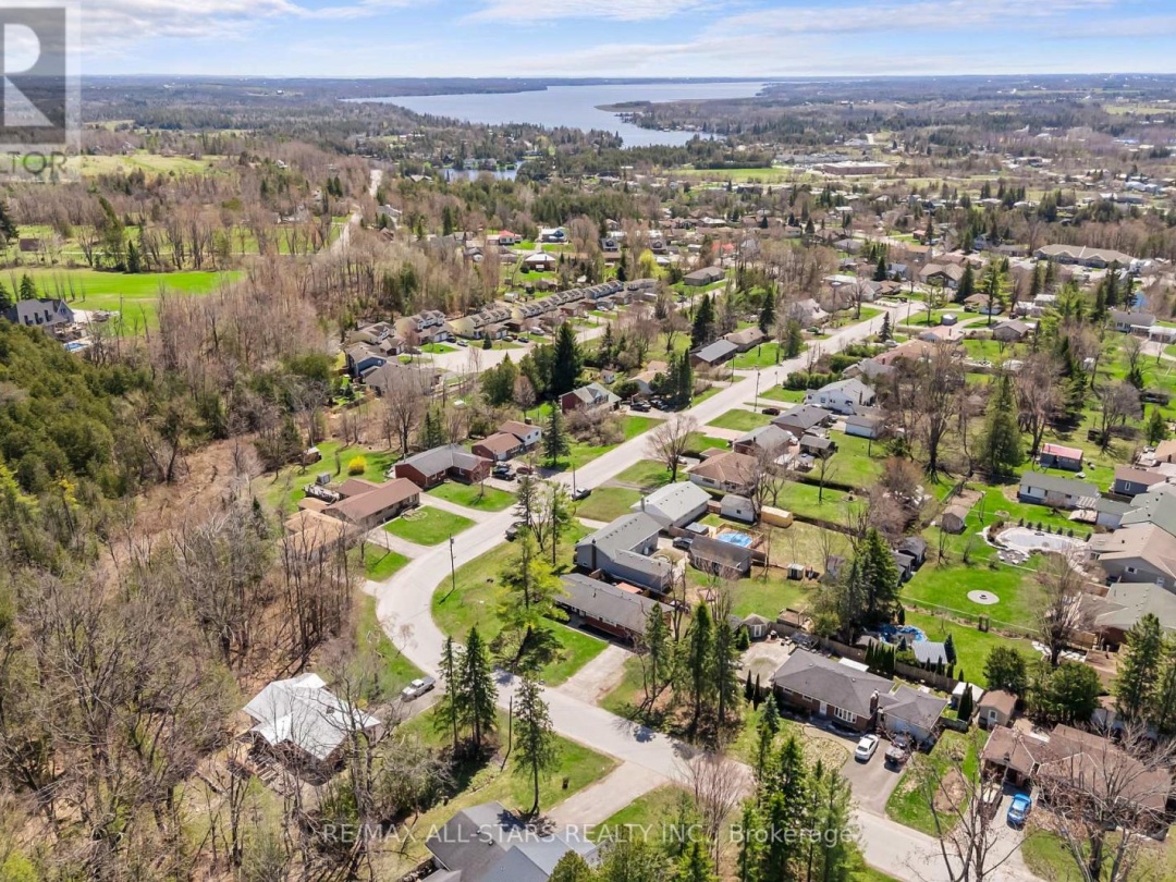 49 KENNEDY DRIVE, Kawartha Lakes (Fenelon Falls)