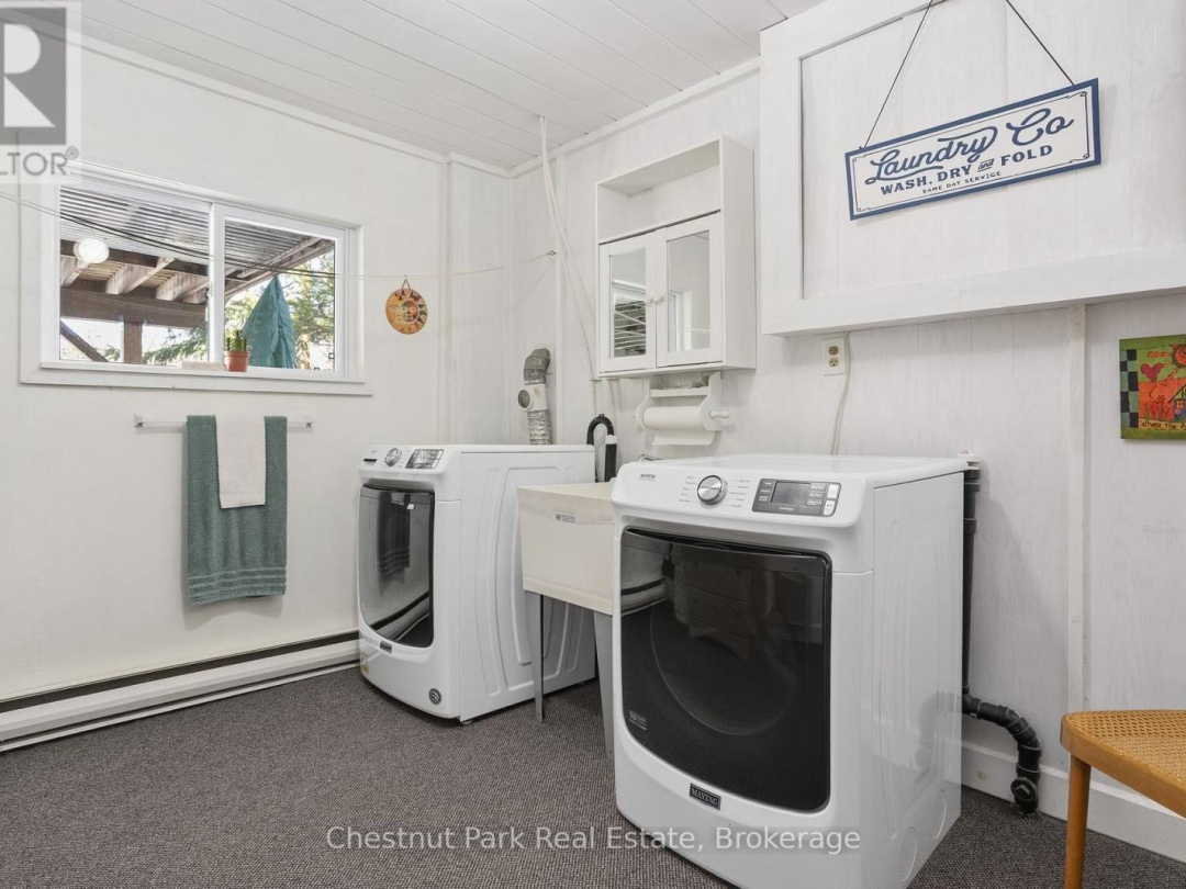 527 HARP LAKE ROAD, Harp Lake