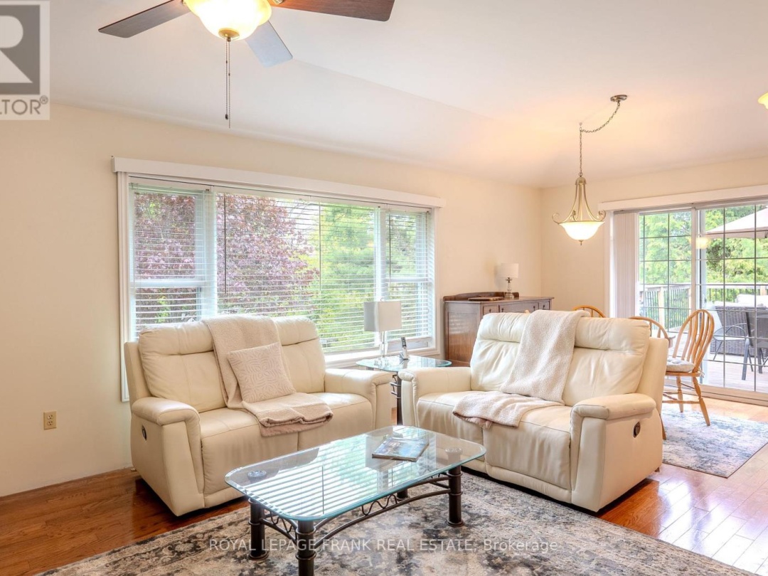 97 PIRATES GLEN DRIVE, Pigeon Lake
