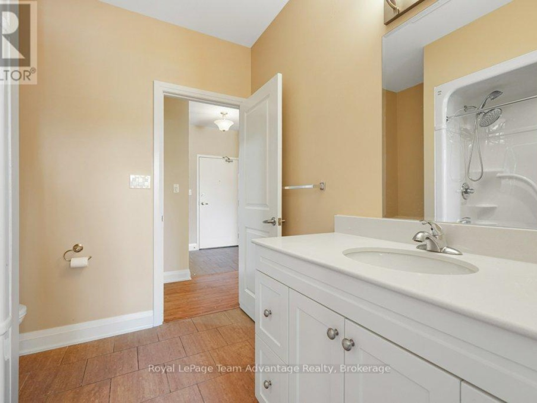 203 - 20A SILVER BIRCH COURT,