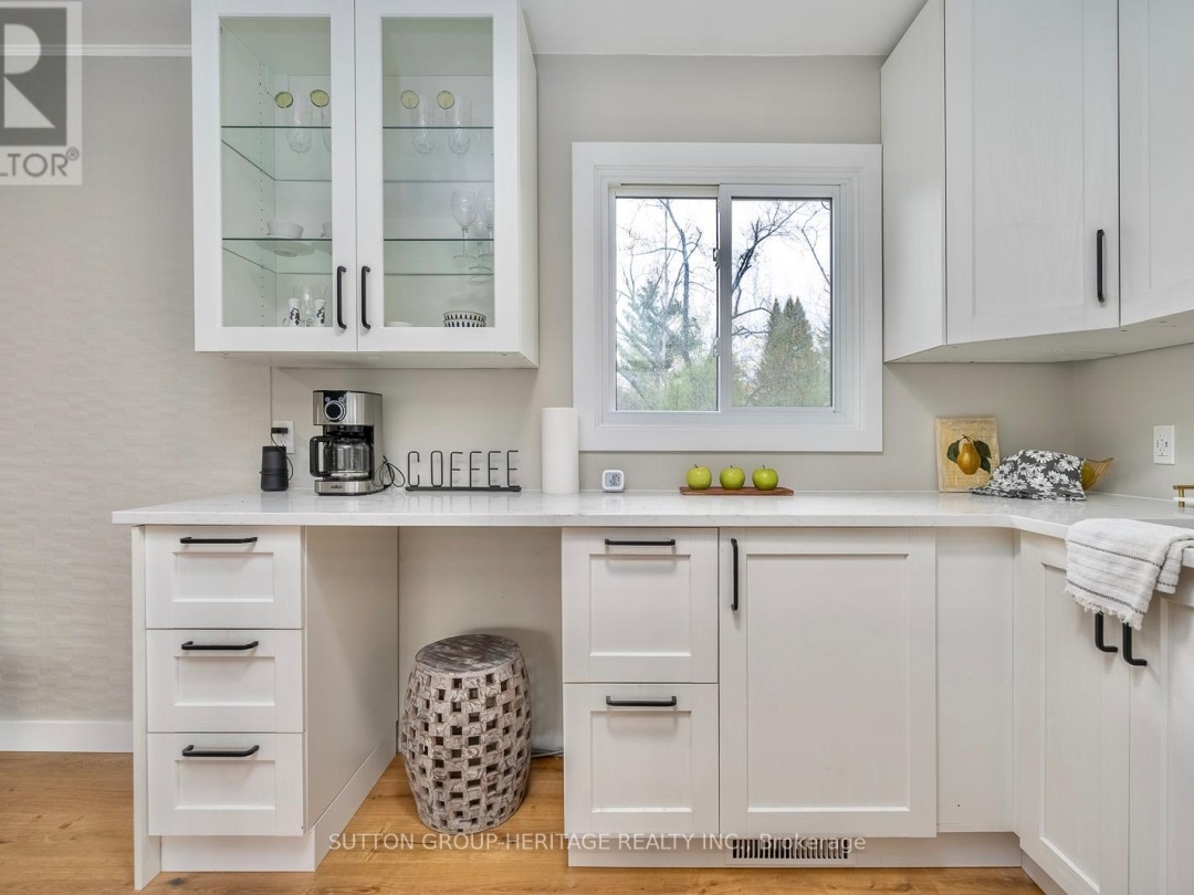 11 SWISS CRESCENT S, Pigeon Lake