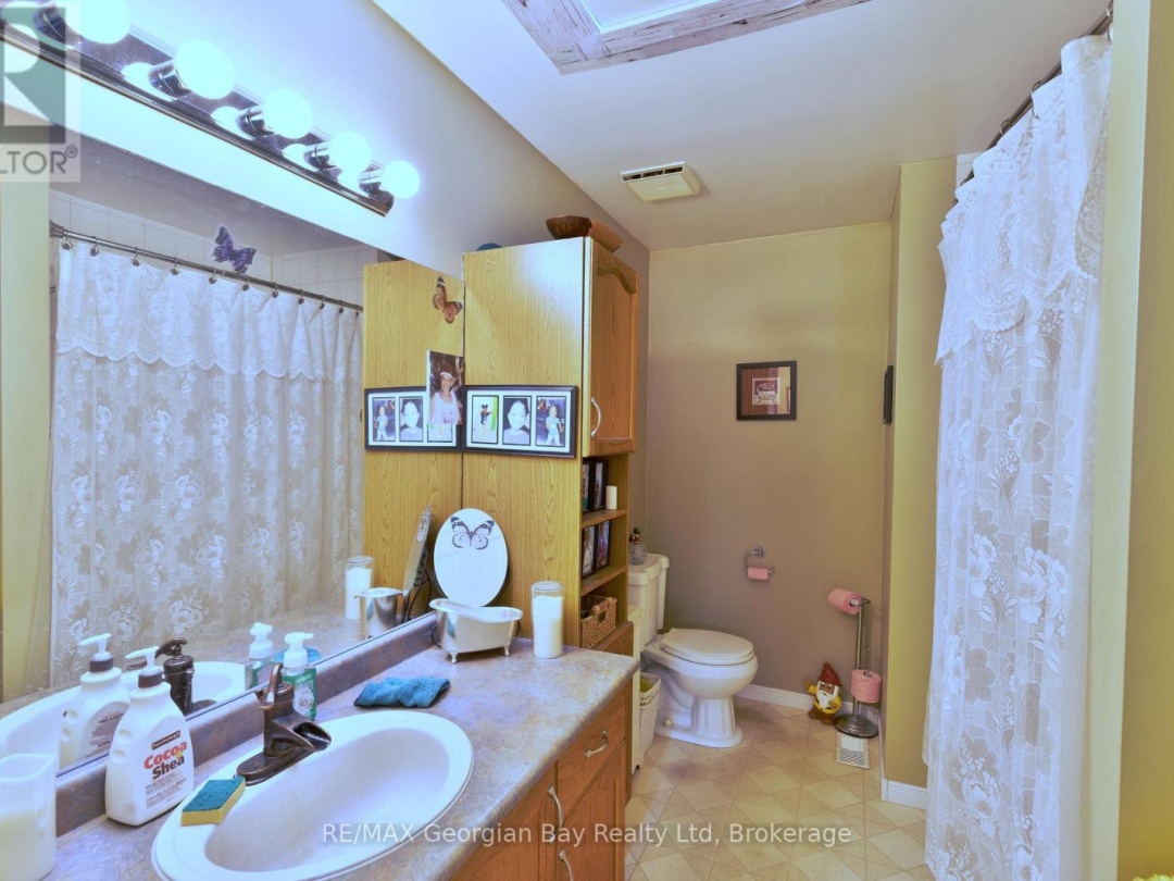 33 ANDERSON CRESCENT, 