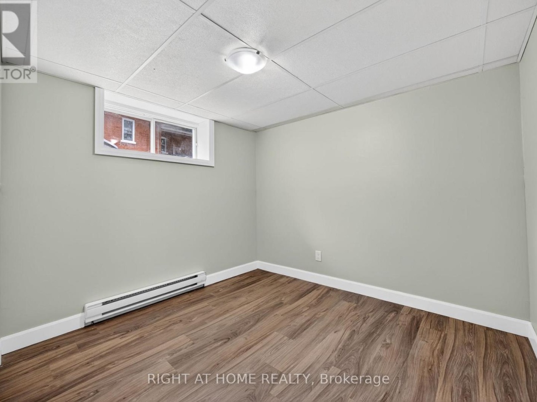 112 BORLAND STREET E, 