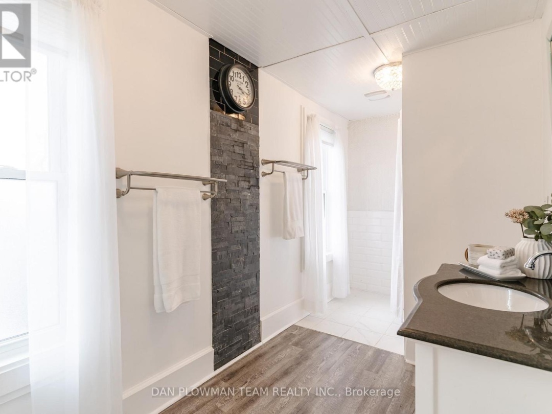 48 DUNN STREET, Kawartha Lakes (Bobcaygeon)