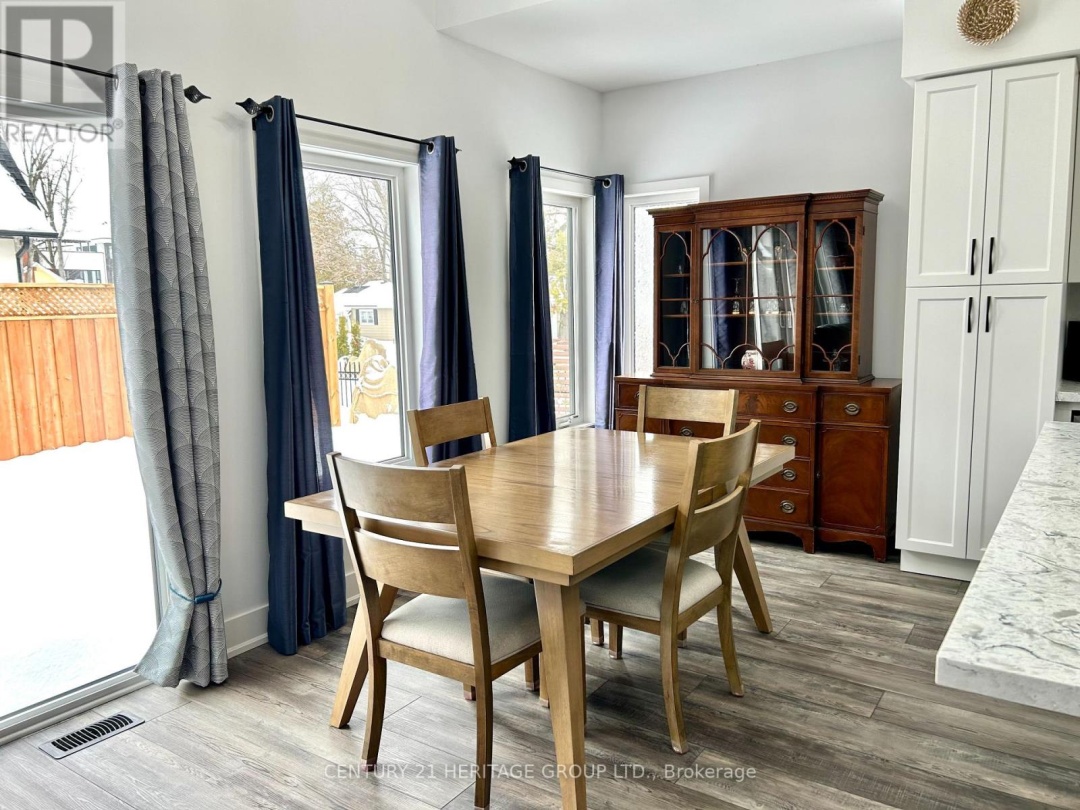 44 RUBY CRESCENT, Lake Simcoe