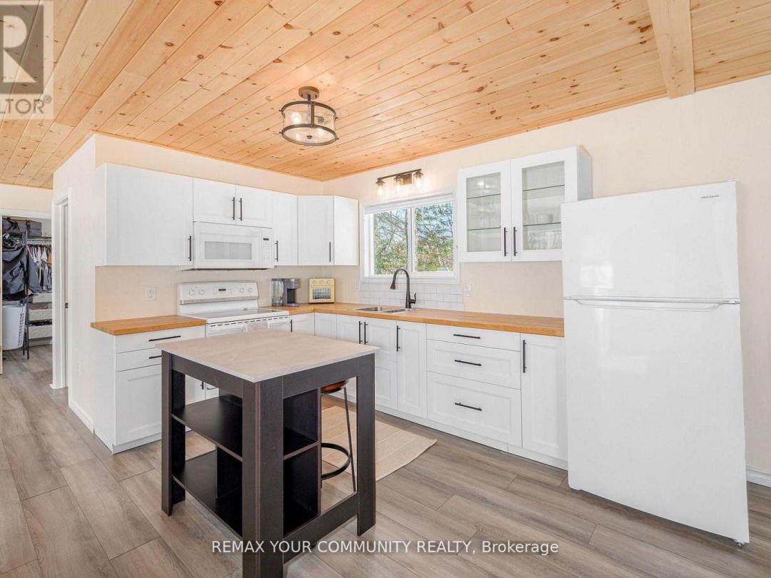1534 SALERNO LAKE ROAD, Highlands East (Glamorgan)