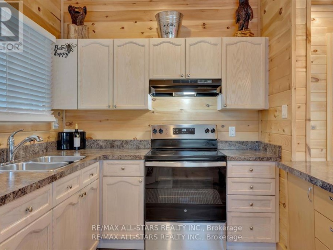 11 LITTLE BAY DRIVE, Gull River