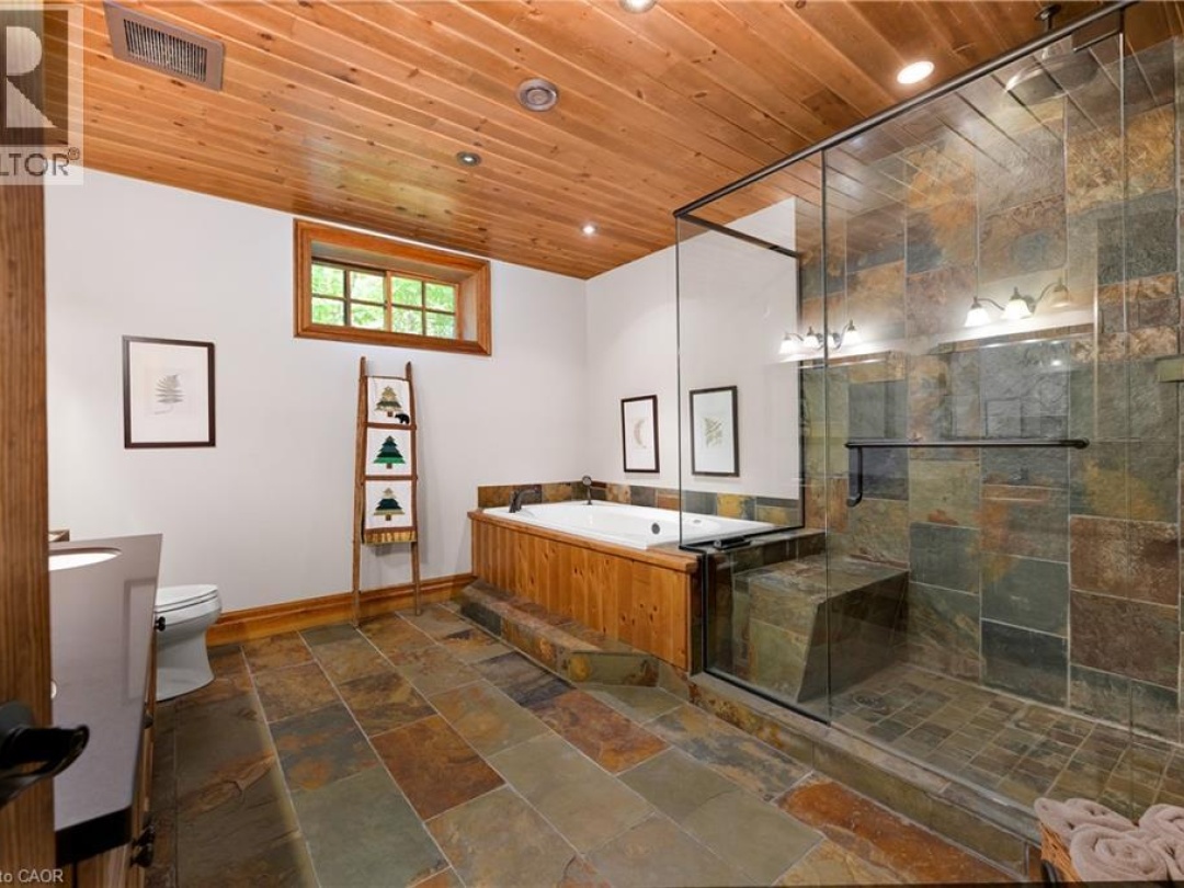 990 HASKETT'S Drive, Six Mile Lake