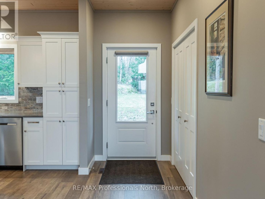 5997 KENNISIS LAKE ROAD, Kennisis Lake