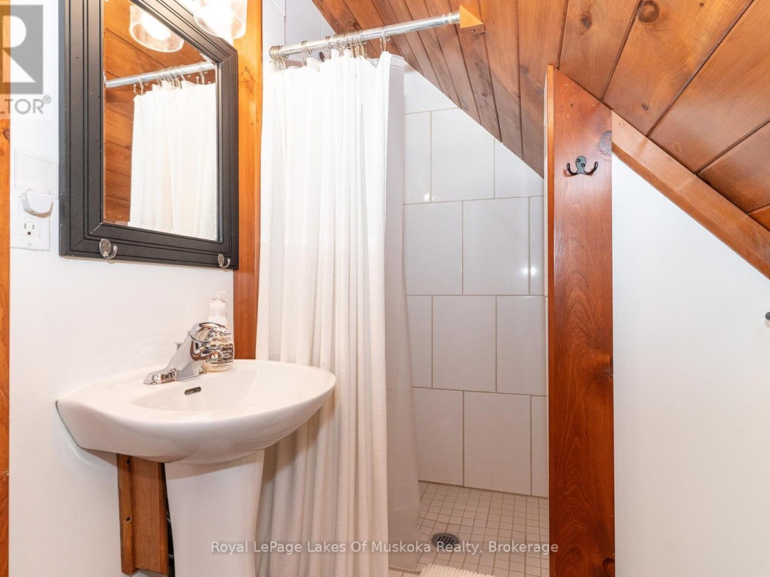 1080 WALKERS GLENN CRESCENT, Lake of Bays (Sinclair)