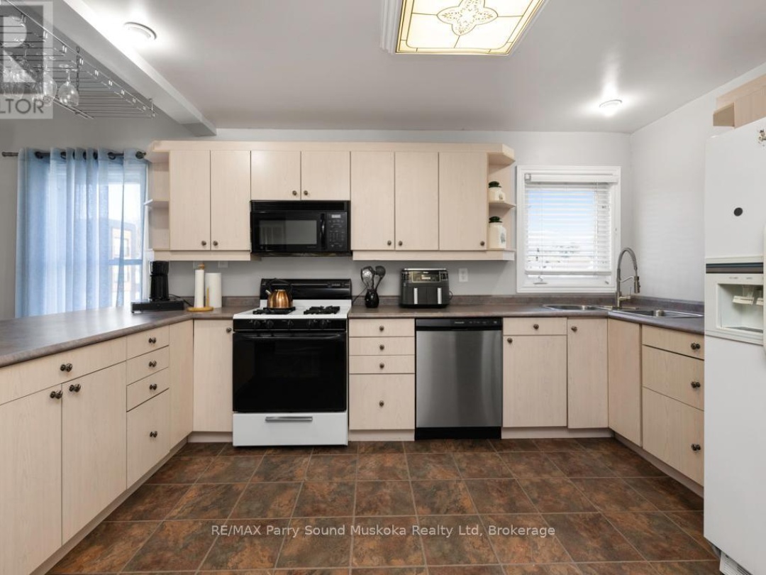 111 JAMES STREET, Parry Sound