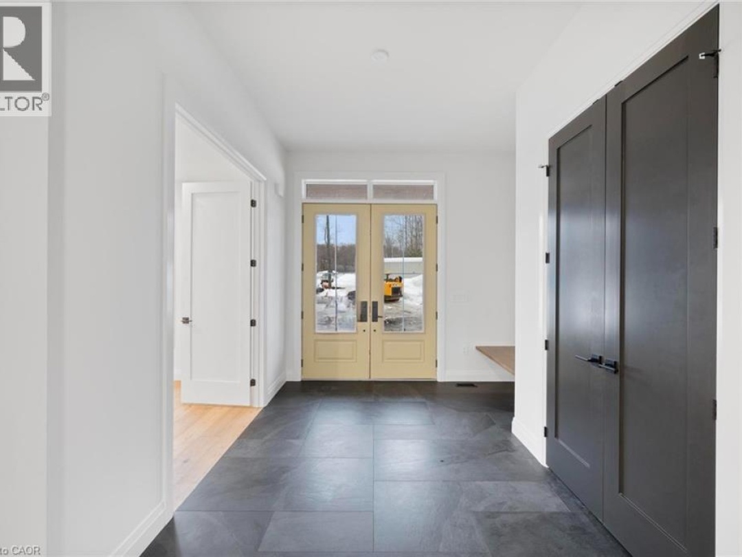 33 GLEN EAGLE Court, 