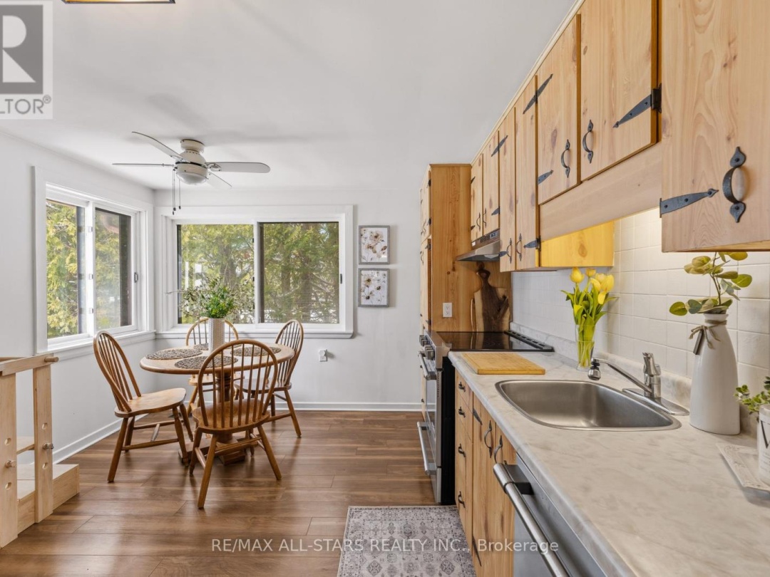 393 HILLSIDE DRIVE, Four Mile Lake