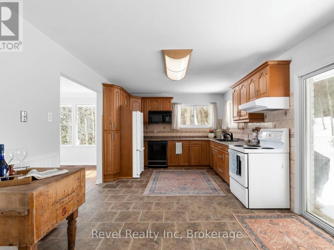 75 SILVER POINT DRIVE, Silver Lake