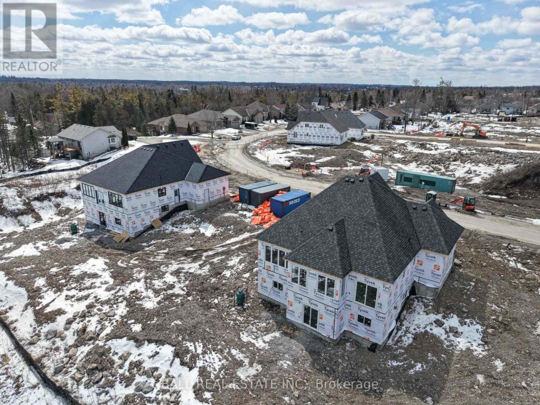 1 HEMLOCK CRESCENT, Kawartha Lakes (Bobcaygeon)
