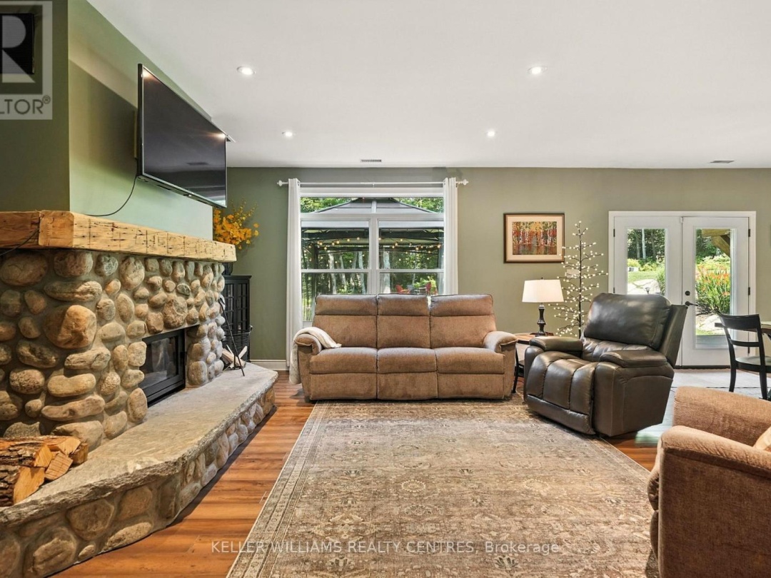 96 LINDGREN ROAD E, 