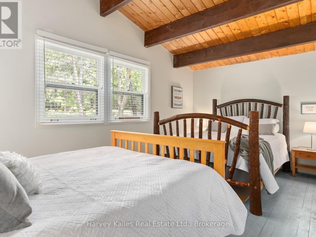 1033 SCOTT LANE, Oxbow Lake