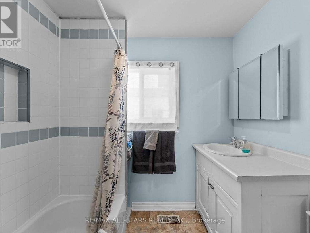 39 FRANCIS STREET W, Kawartha Lakes (Fenelon Falls)