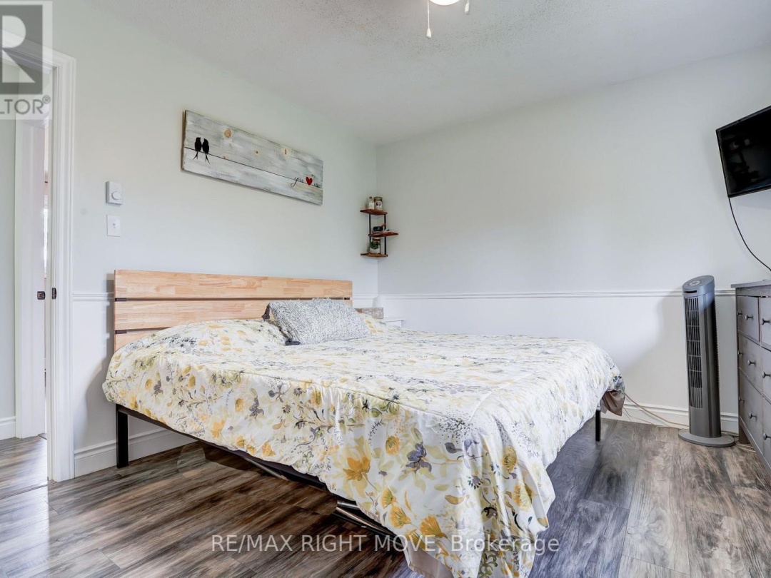 2268 THOMSON CRESCENT, 