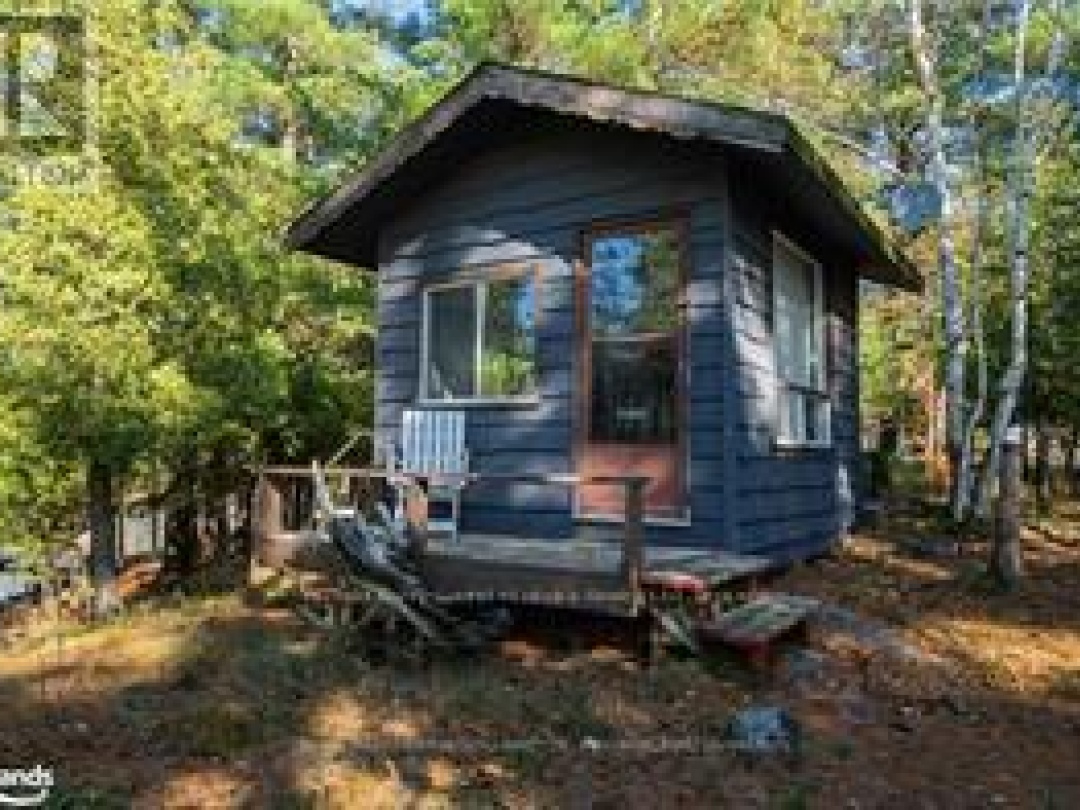 7 & 9 EAST POINT DRIVE, Manitouwabing Lake
