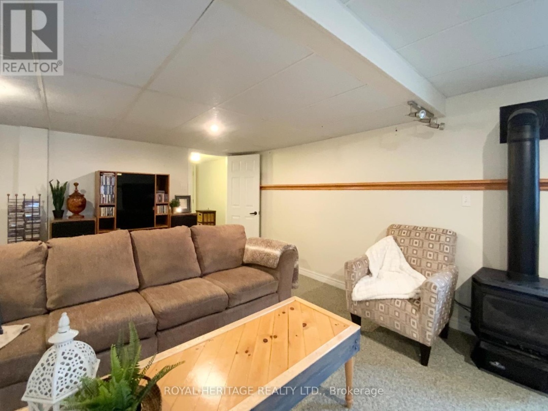 205 PIRATES GLEN DRIVE, Pigeon Lake