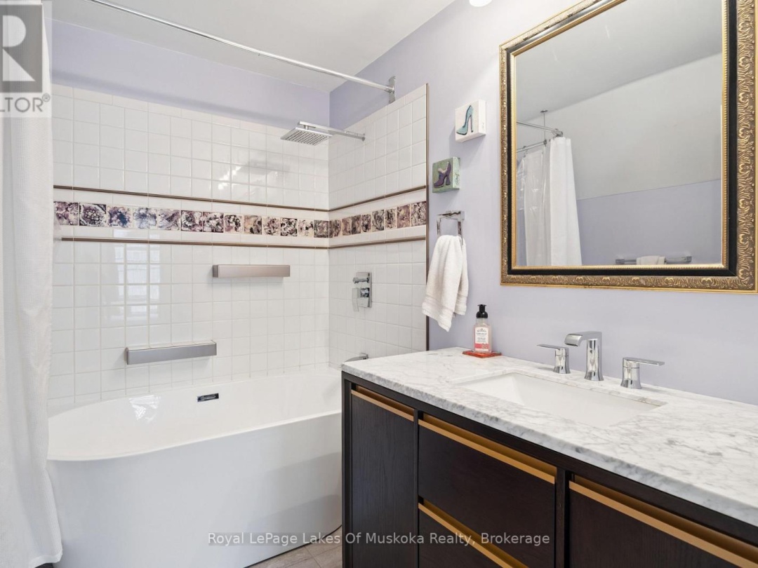 212 JAMES STREET, Bracebridge (Macaulay)