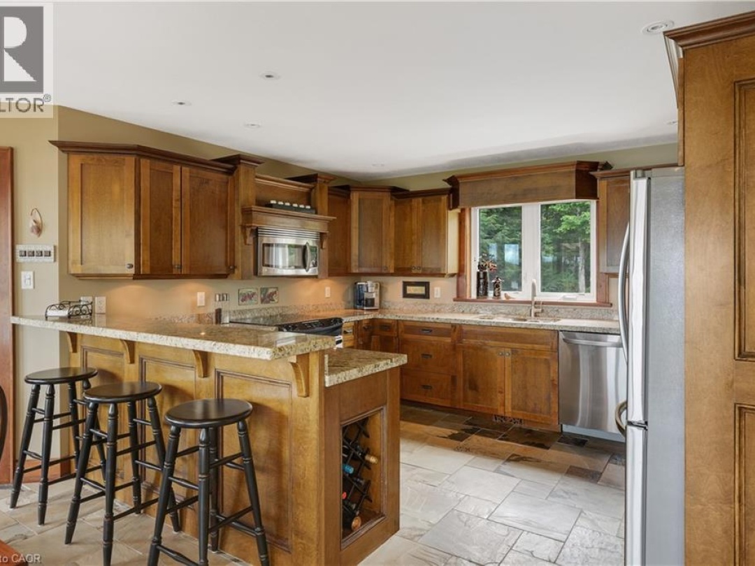 36 MANITOUWABING ESTATES Road, 