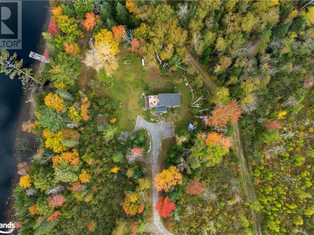 470 Markles Road, Muskoka River