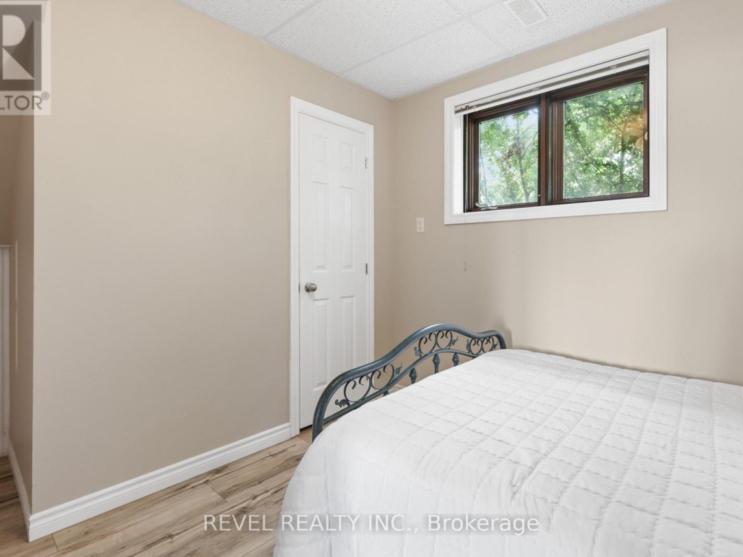 126 PINEWOOD BOULEVARD, Canal Lake