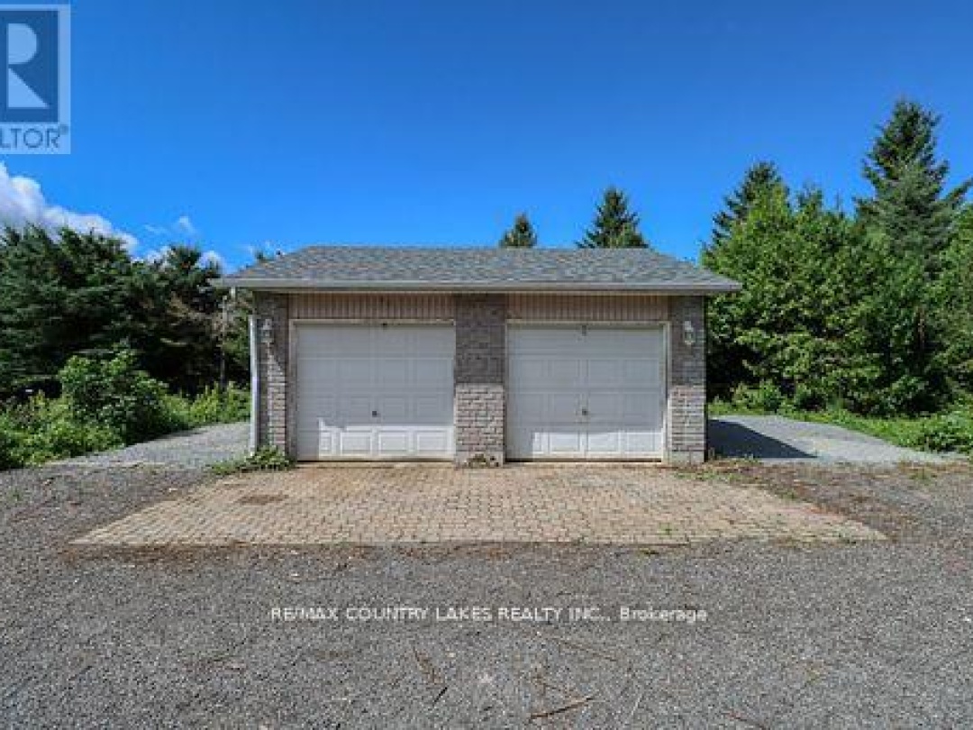 586 ROHALLION ROAD, Canal Lake