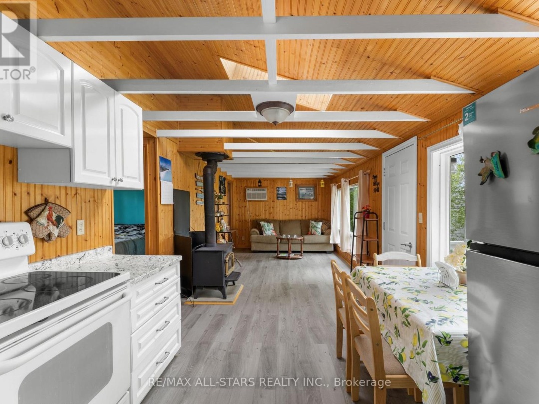 3 REGATTA STREET, Sturgeon Lake