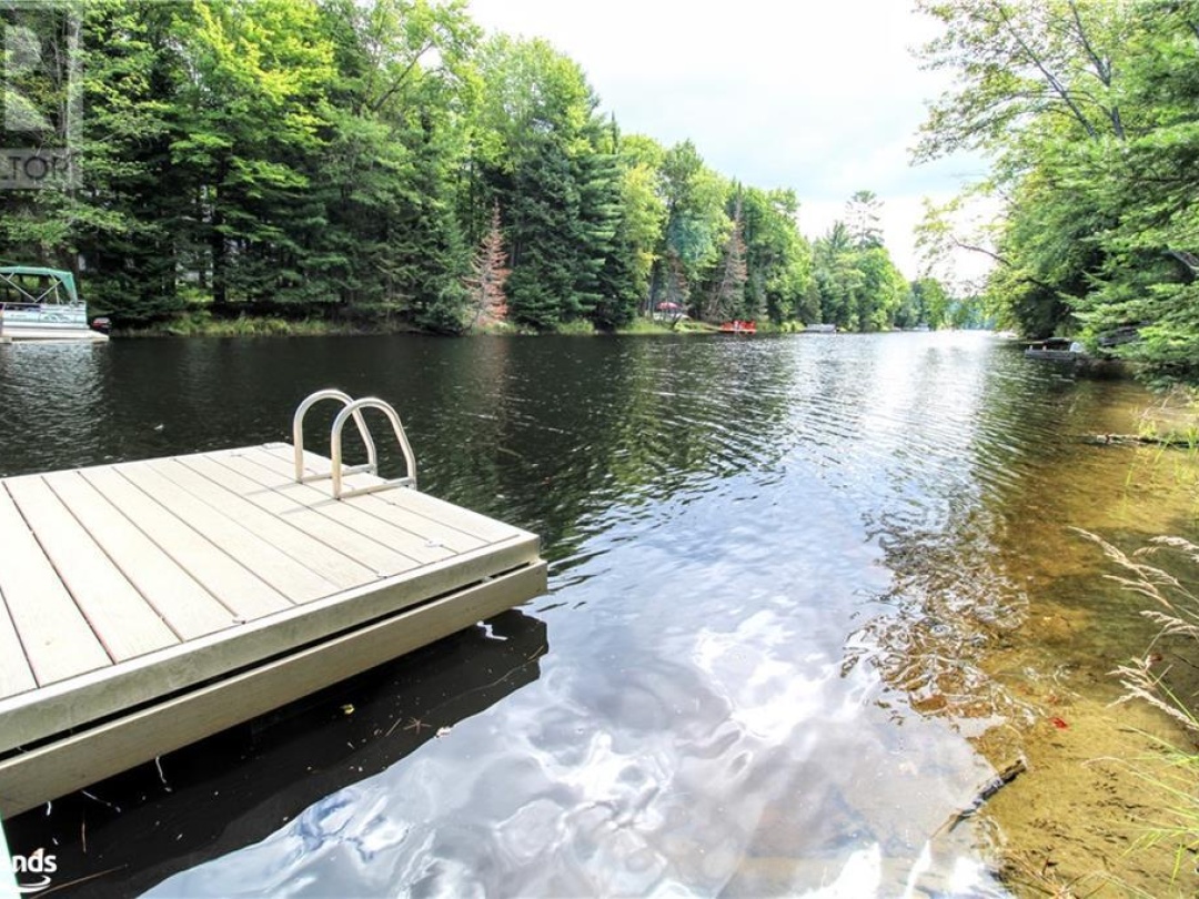 163 Bonnell Road, Muskoka River