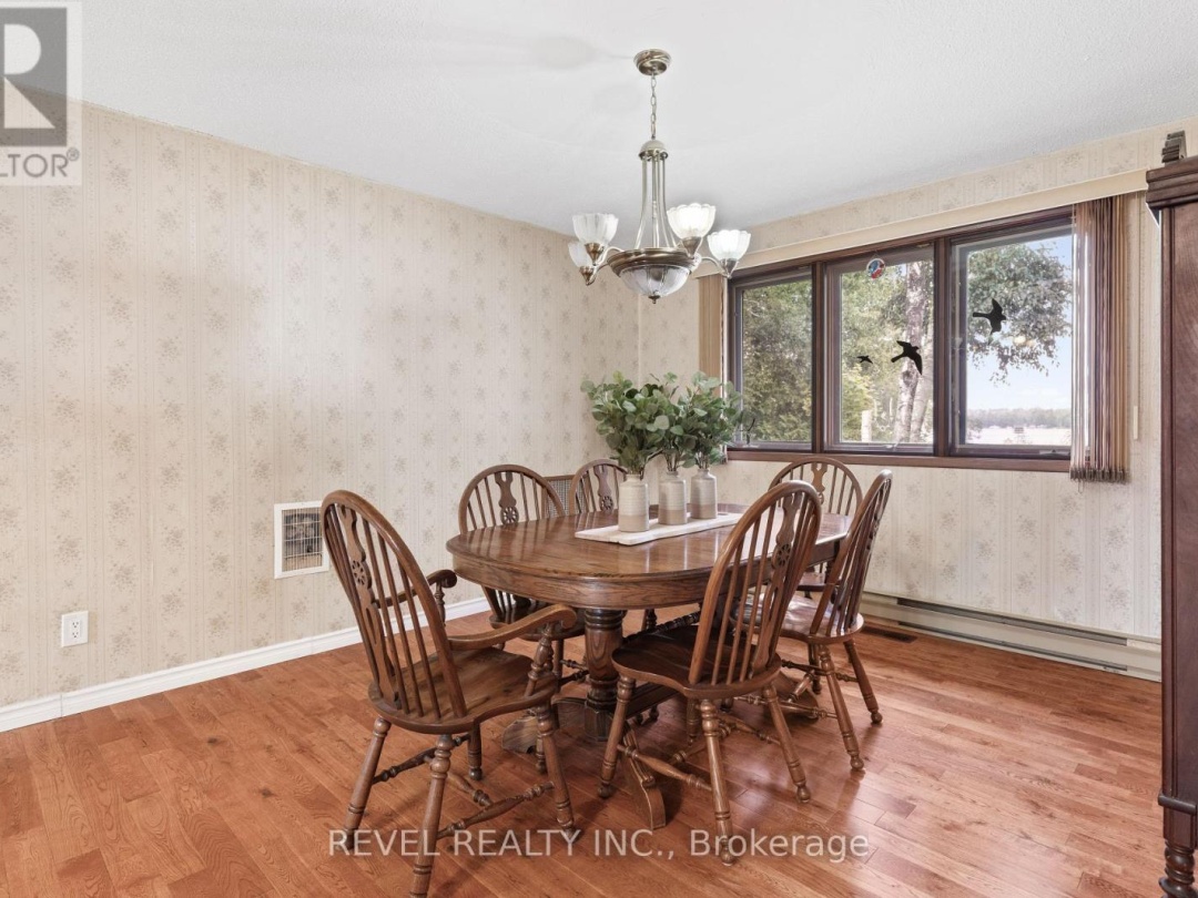 126 PINEWOOD BOULEVARD, Canal Lake