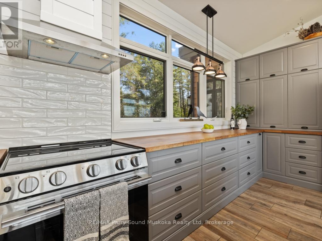 1201 GEEWADIN ROAD, Georgian Bay