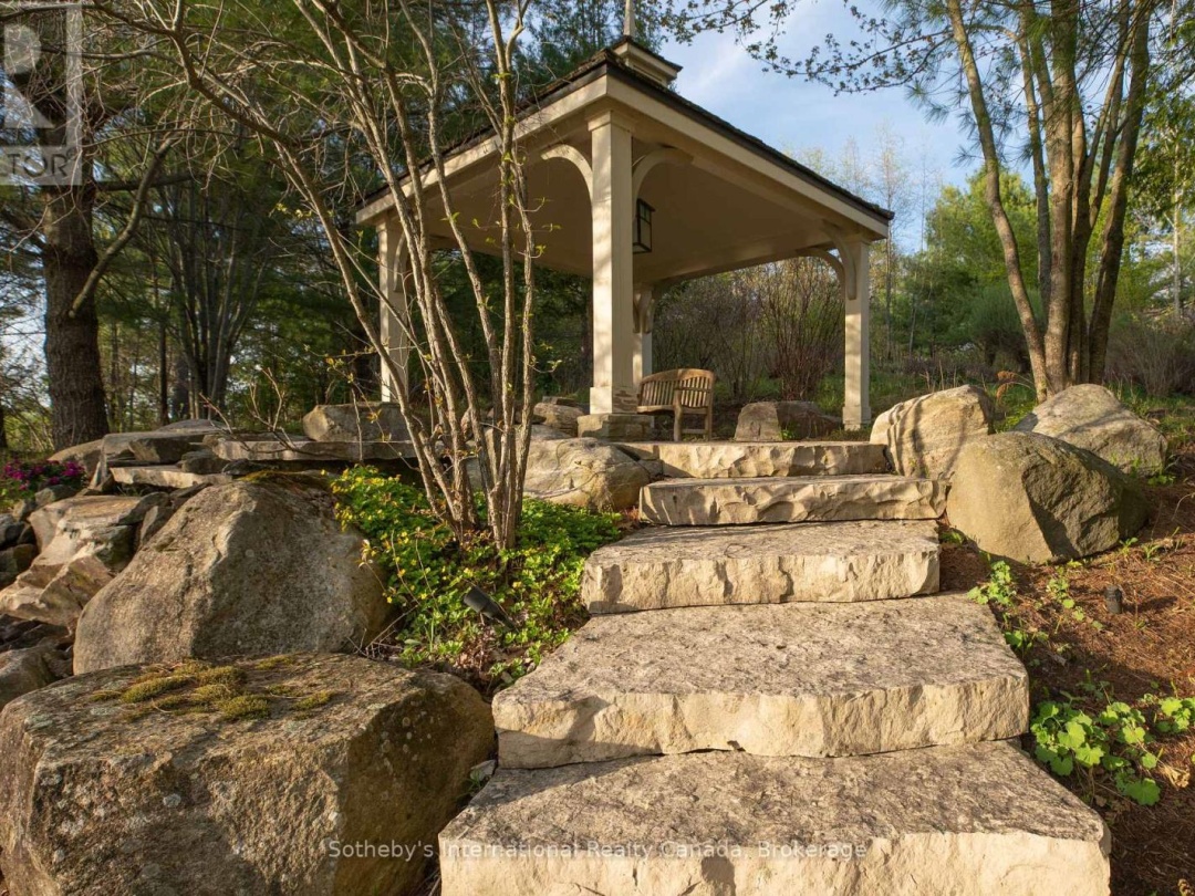 POINT COTTAGE - 1250 WALDMERE ROAD, Muskoka 