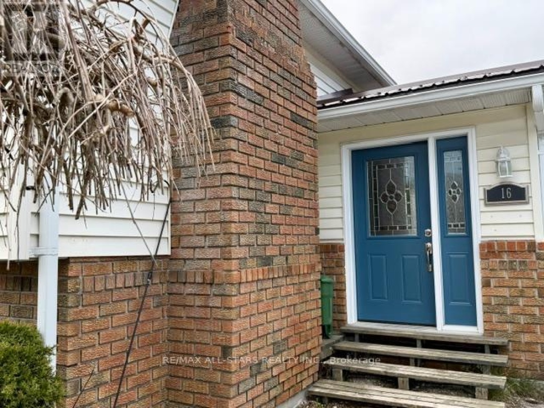 16 DUNN STREET, Kawartha Lakes (Bobcaygeon)