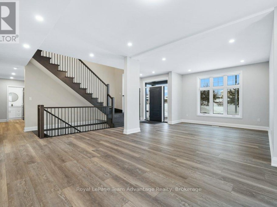 18 AVERY COURT, Parry Sound