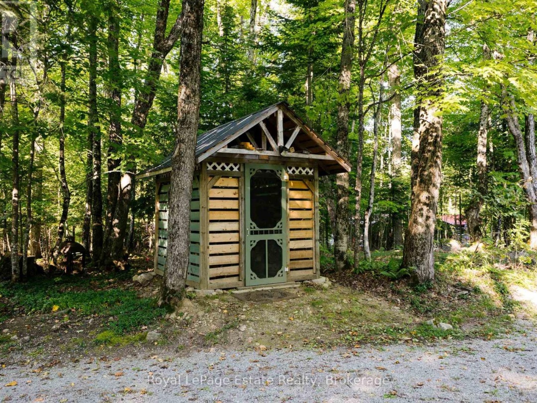 1157 BETWEEN LAKES TRAIL, 
